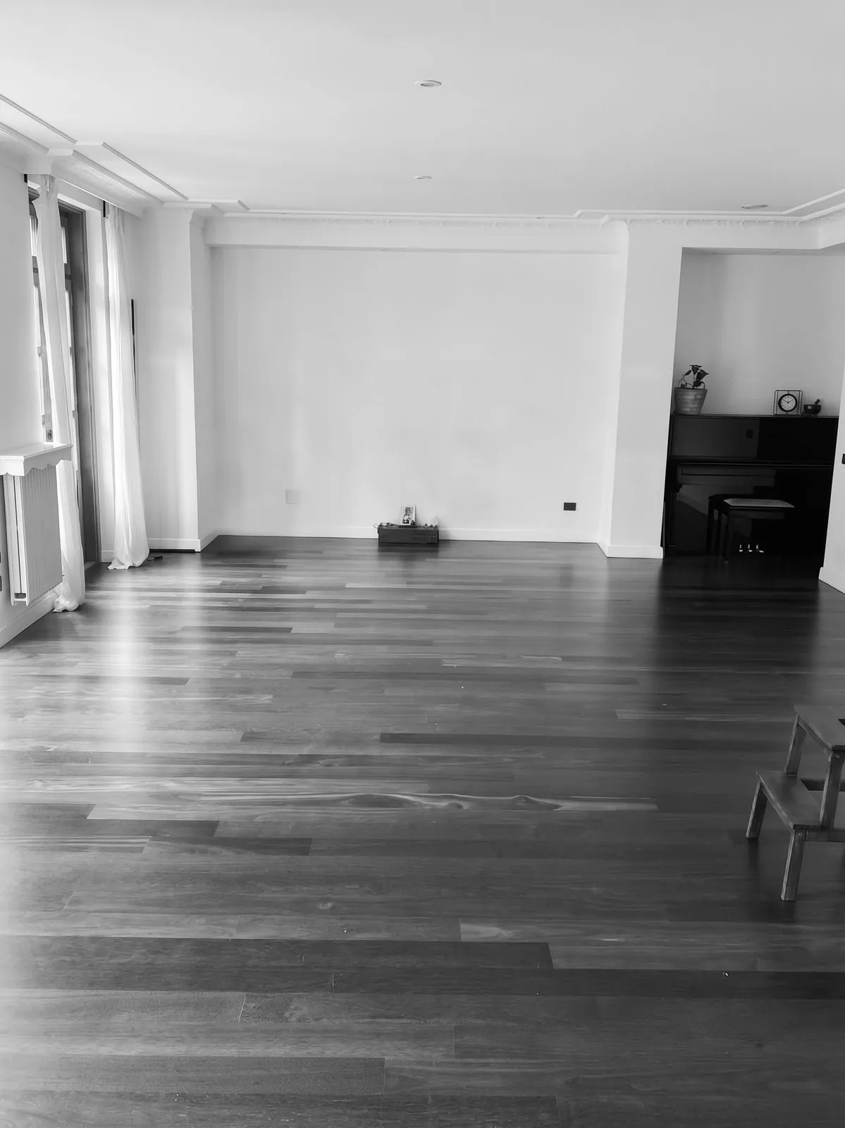 Shala de Yoga - rincón de la sala con luz natural