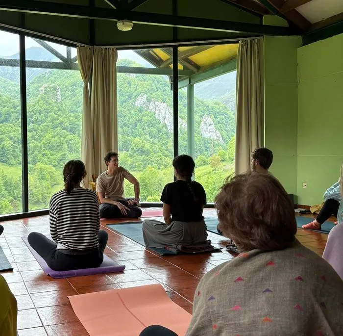 Clase de yoga en grupo